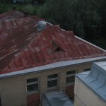 Kulo Lumiesteet liimattuna konesaumakatolle